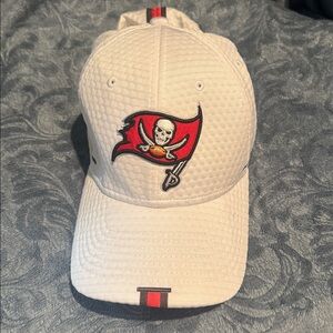 NFL New Era M/L Tampa Bay Buccaneers White Mesh cap hat nwot